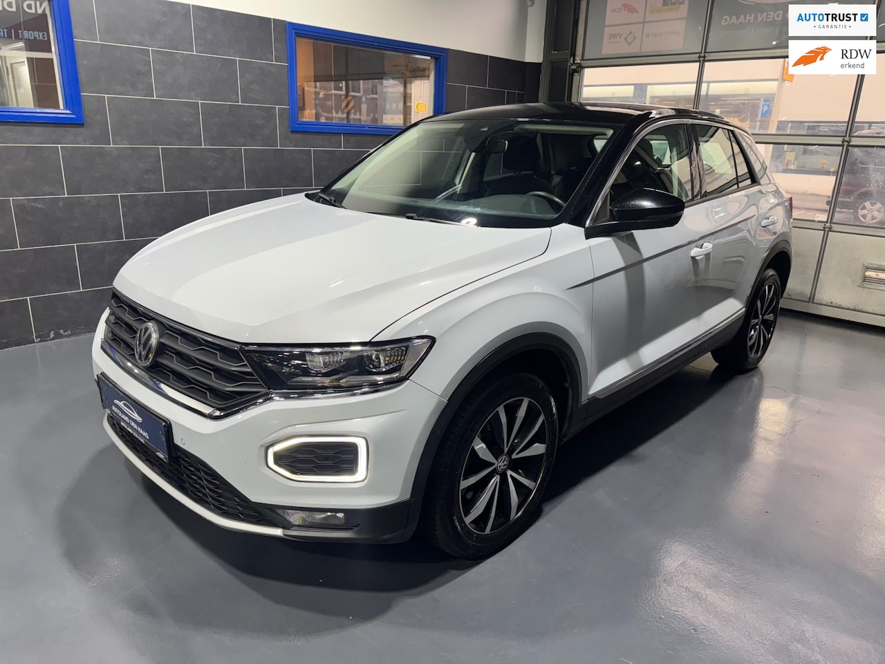 Volkswagen T-Roc - 1.0 TSI Style - Dig. Dash - Carplay - ACC - Lane & Front assist - PDC - Nw. APK - AutoWereld.nl
