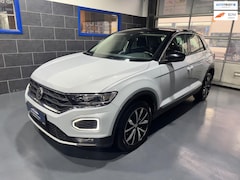 Volkswagen T-Roc - 1.0 TSI Style - Dig. Dash - Carplay - ACC - Lane & Front assist - PDC - Nw. APK