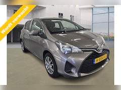 Toyota Yaris - 1.3 VVT-i Trend Bi-Tone, Apk 6-2026 VERWACHT