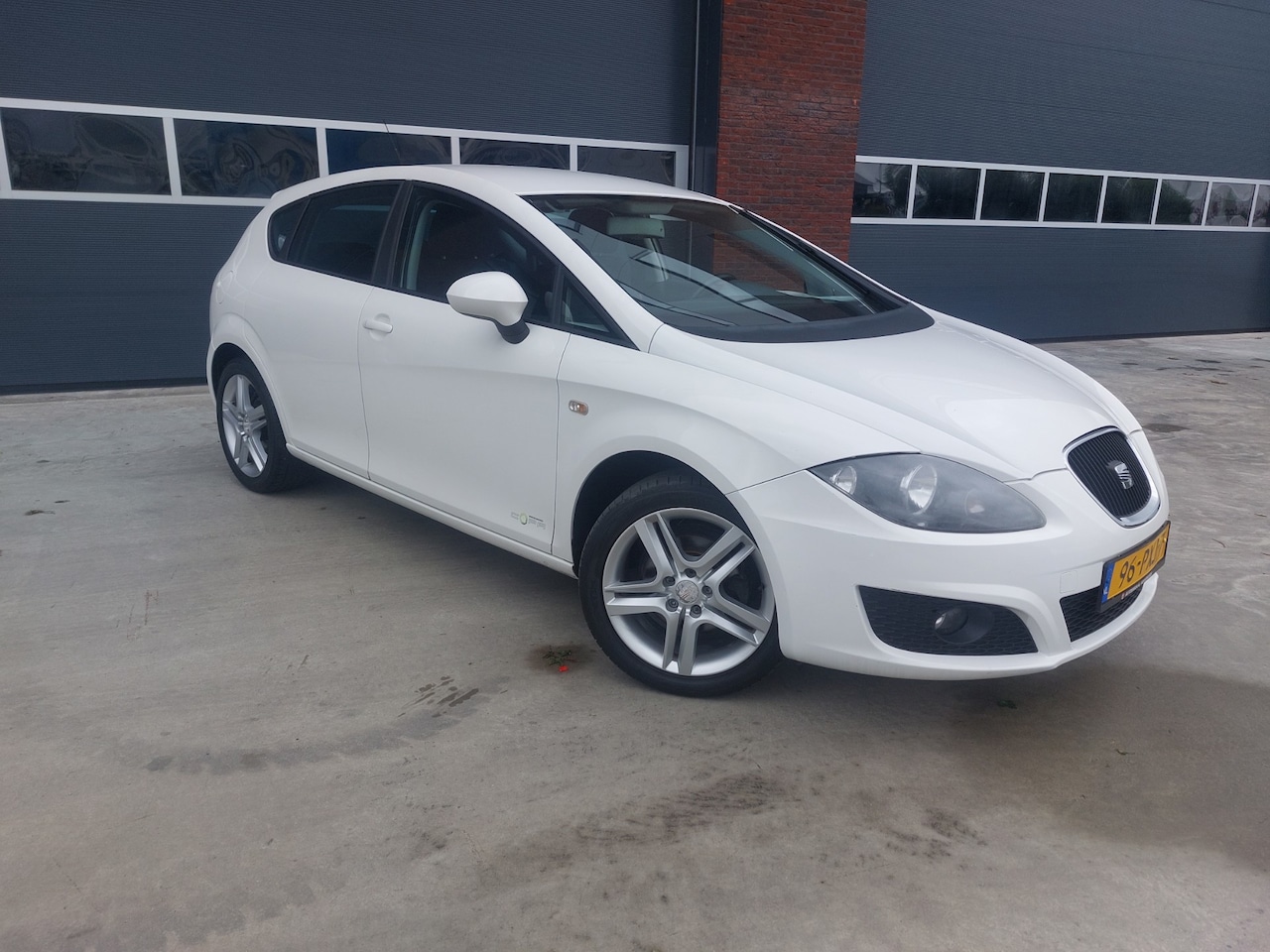 SEAT Leon - 1.2 TSI AIRCO/ECC/LMV - AutoWereld.nl