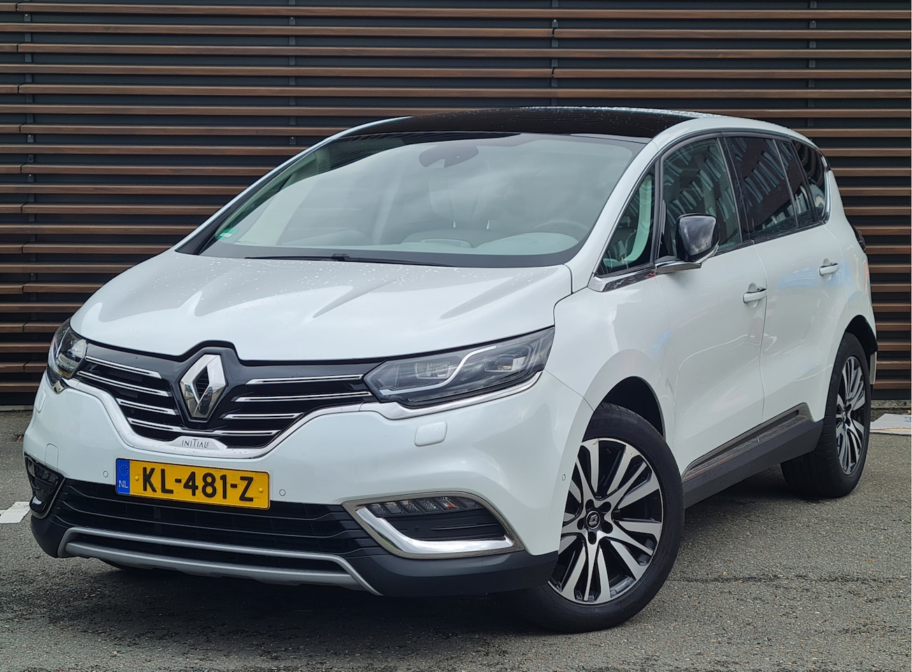 Renault Espace - 1.6 TCe Initiale Paris 7p. Pano | Leer | Navi | Xenon | Dealer onderhouden Interesse? Bel - AutoWereld.nl
