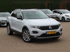 Volkswagen T-Roc - 1.5 TSI Sport / Trekhaak / Camera / Virtual Cockpit / CarPlay / 18'' / Beats Audio / Dodeh