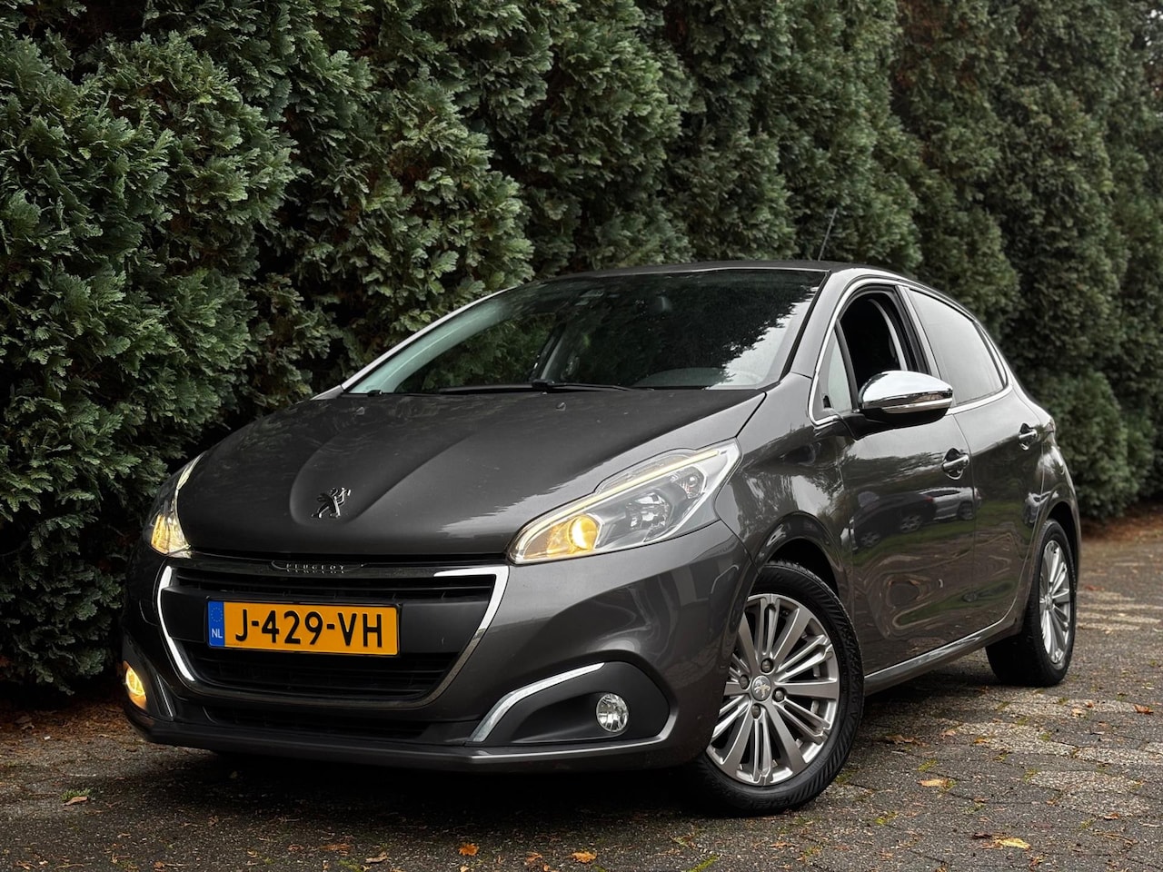 Peugeot 208 - 1.2 PureTech Automaat | Allure | Pano | Navi - AutoWereld.nl