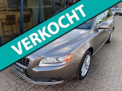 Volvo V70 - 3.2 Momentum Automaat LEER / NAVI / XENON / TREKHAAK