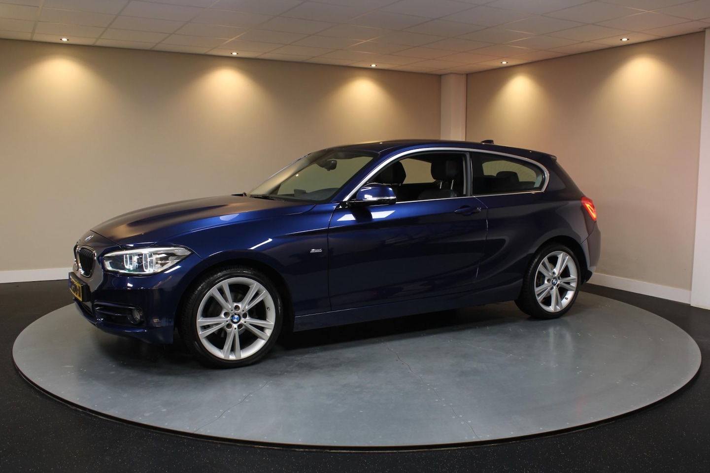 BMW 1-serie - 118i Centennial High Executive *Stoelverw.* Leer|Navi|Cruise|PDC|NAP - AutoWereld.nl