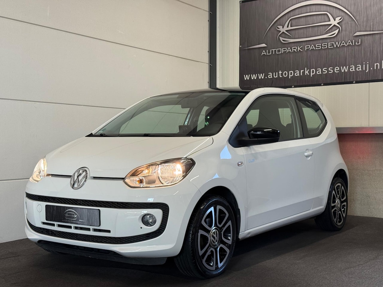 Volkswagen Up! - 1.0 Cup Edition Pano, Stoelverwarming, Airco, Elektrische Ramen, Navigatie, Bluetooth, Lic - AutoWereld.nl