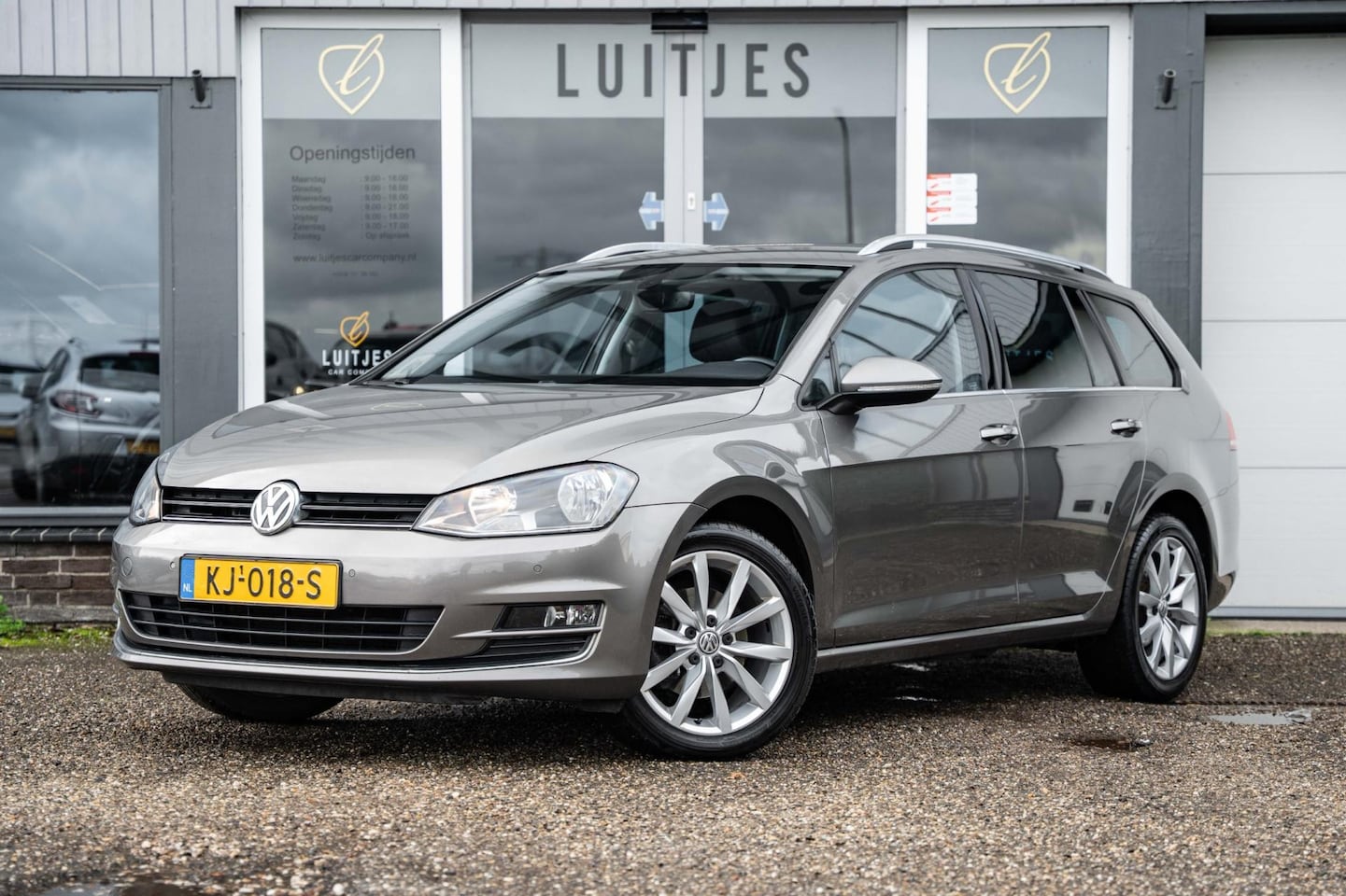 Volkswagen Golf Variant - 1.6 TDI DSG7 Highline I Carplay I Stoelverw.&massage I Camera I NL-auto I NAP - AutoWereld.nl