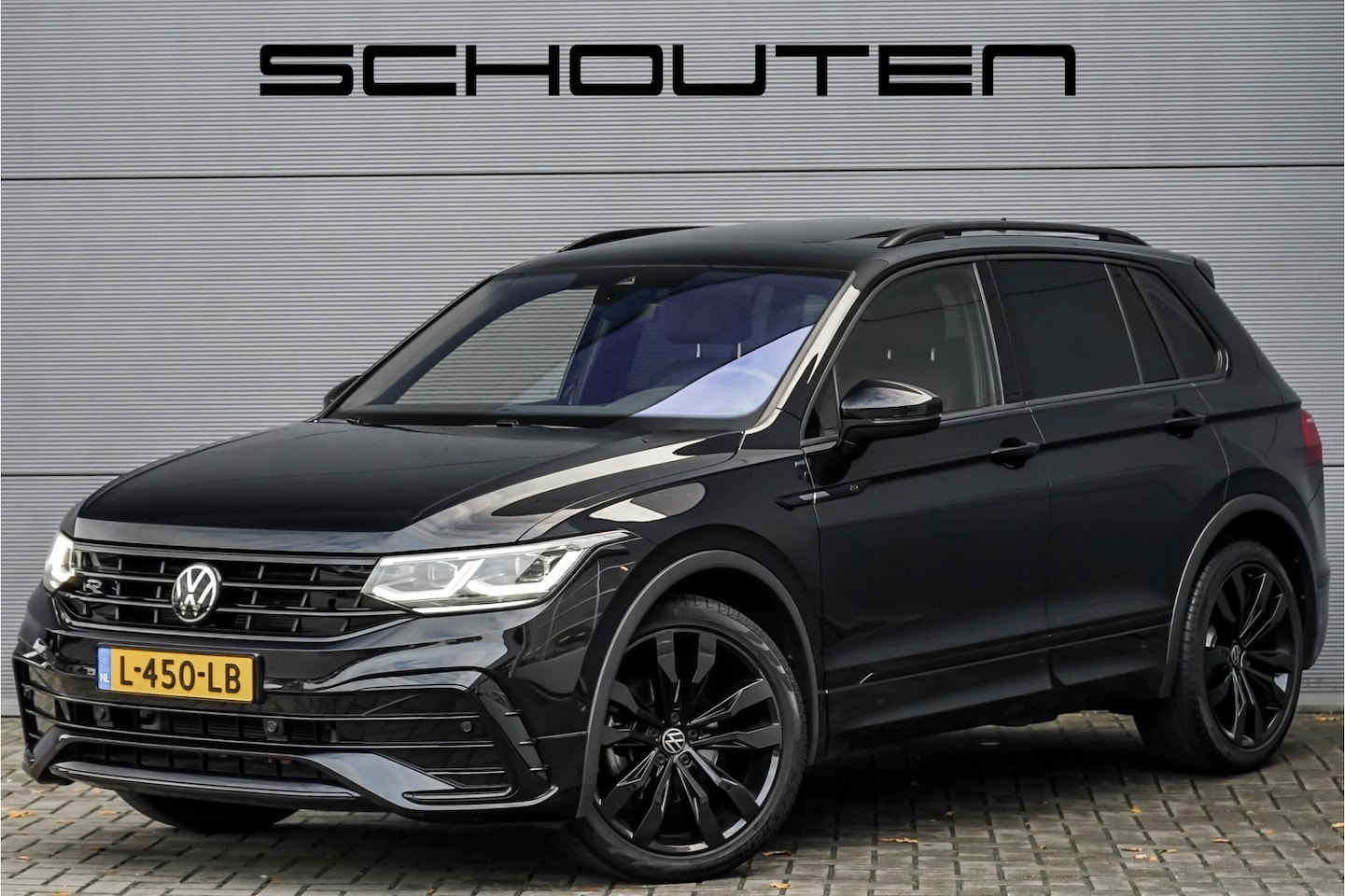 Volkswagen Tiguan - 1.5 TSI R-Line Black Style Pano H/K Leder 20" Ori NL 1e Eig - AutoWereld.nl