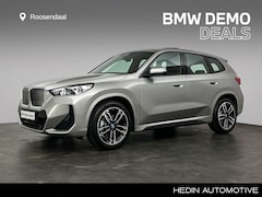 BMW iX1 - eDrive20 67 kWh M-Sport | Panoramadak | Comfort Access | Camera | 19" | Sportstoelen |