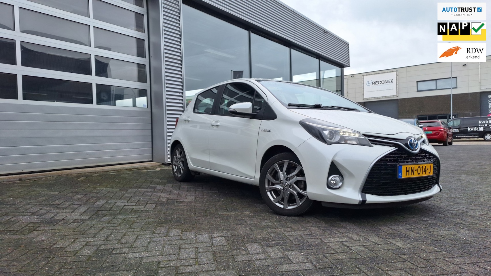 Toyota Yaris - 1.5 Hybrid Dynamic /Cruise/Lm velgen/Ecc/Camera/Navigatie/Wit Metalic/Enz - AutoWereld.nl