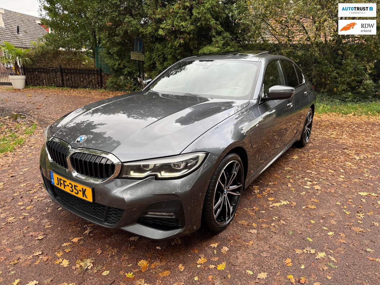 BMW 3-serie - 330e High Executive M-Sport / Navi / Xenon / schuifdak / leder - AutoWereld.nl