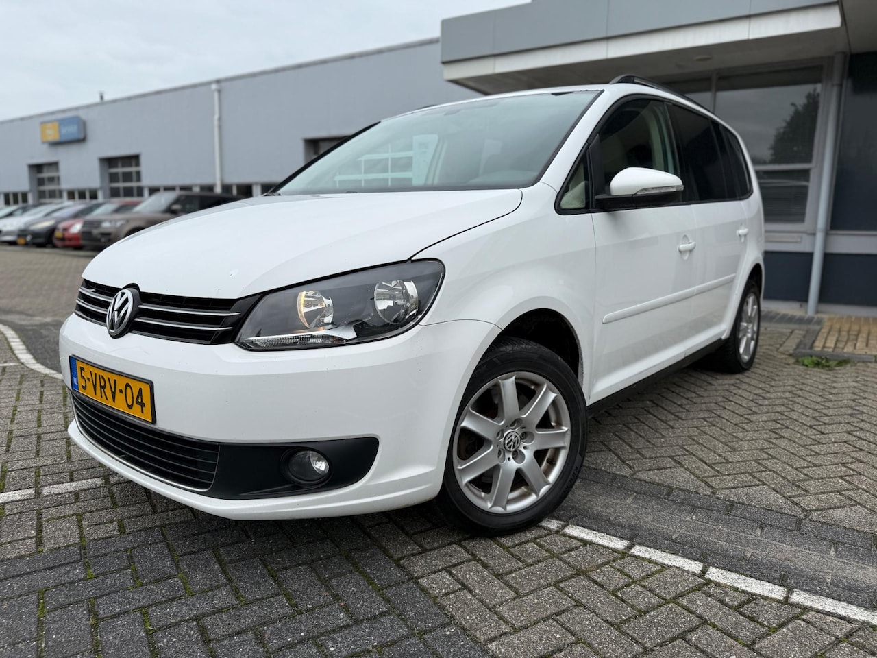 Volkswagen Touran - 2.0 TDI Comfortline BlueMotion | Grijs kenteken | VAN | Climate | Cruise | Trekhaak | - AutoWereld.nl