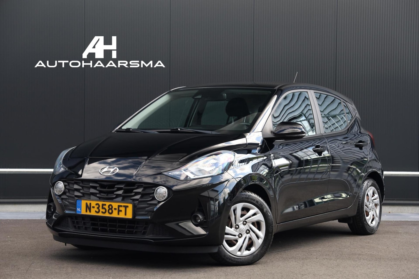 Hyundai i10 - 1.0 Comfort Smart Navigatie Achteruitrijcamera Stoelverwarming Airco Cruisecontrol CarPlay - AutoWereld.nl