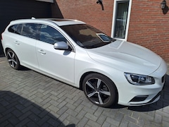 Volvo V60 - 2.0 T4 R-Design
