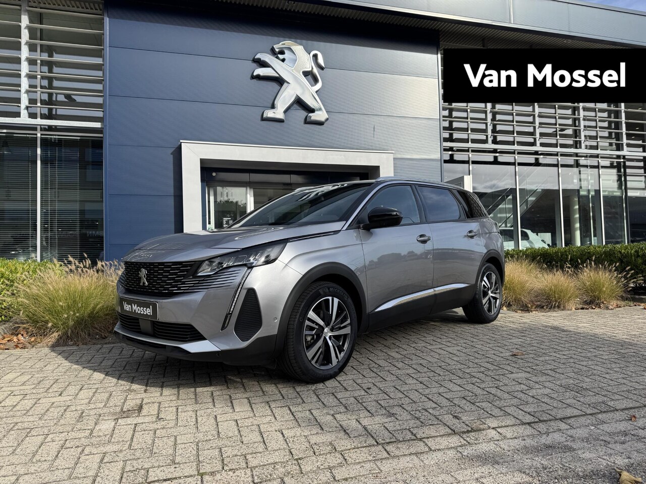 Peugeot 5008 - 1.2 Hybrid 136 Allure Pack Business l Pack Drive Assist - AutoWereld.nl