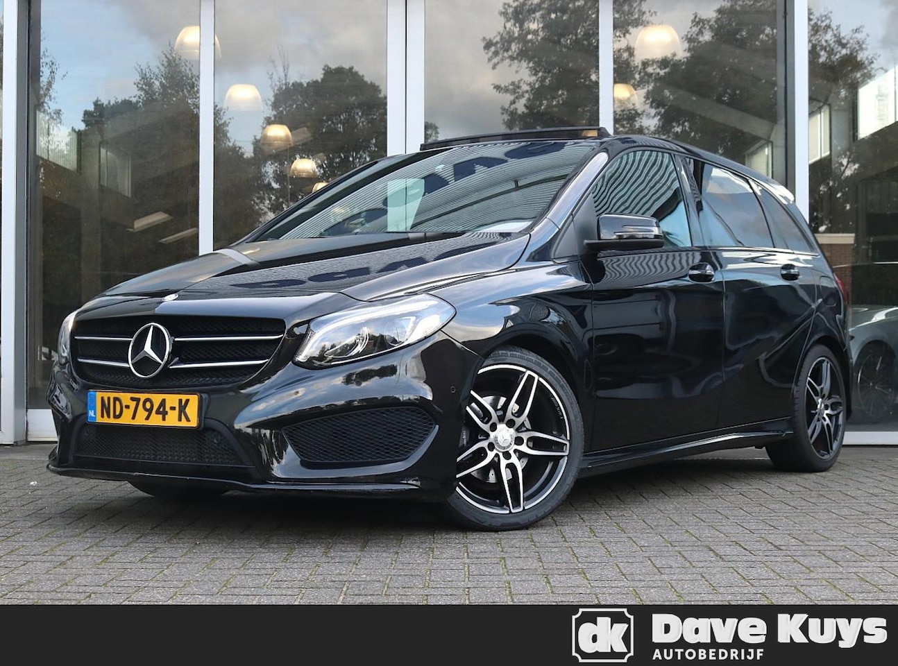 Mercedes-Benz B-klasse - 180 AMG Line | Panoramadak | Night edition - AutoWereld.nl