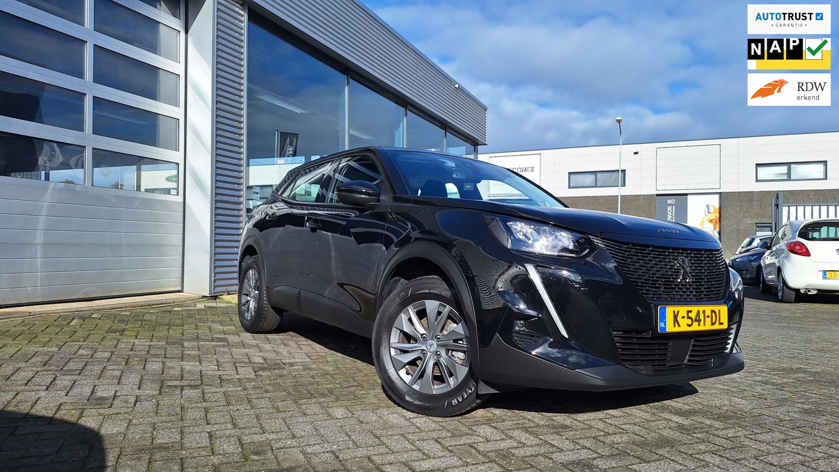 Peugeot 2008 - 1.2 PureTech Blue Active/130 pk/Navigatie*Achteruitrij Camera*Cruise*Lm Velgen*Enz - AutoWereld.nl