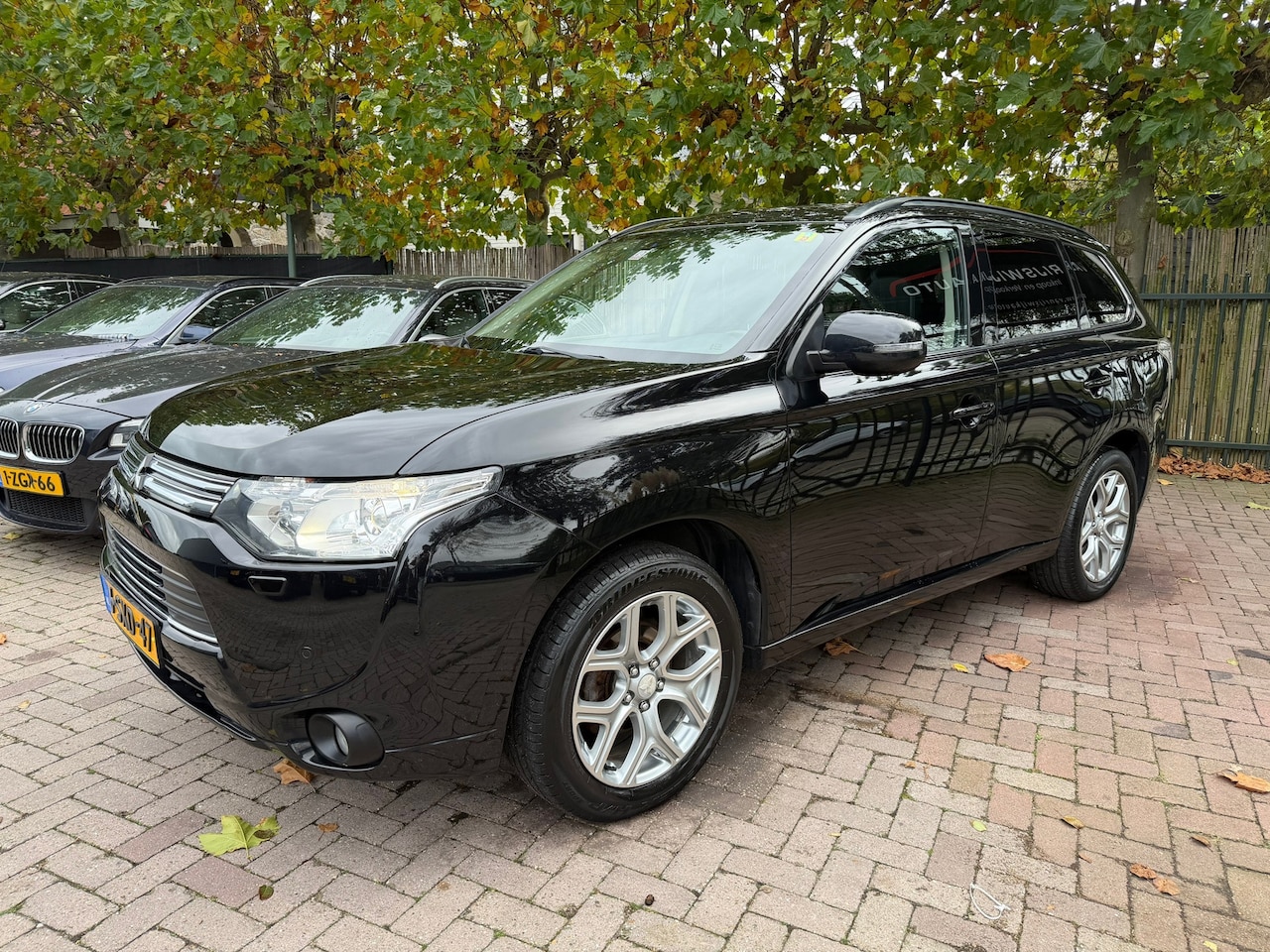 Mitsubishi Outlander - 2.0 PHEV Instyle Airco Navi Pano Cruise Xenon Camera 14 mnd APK - AutoWereld.nl
