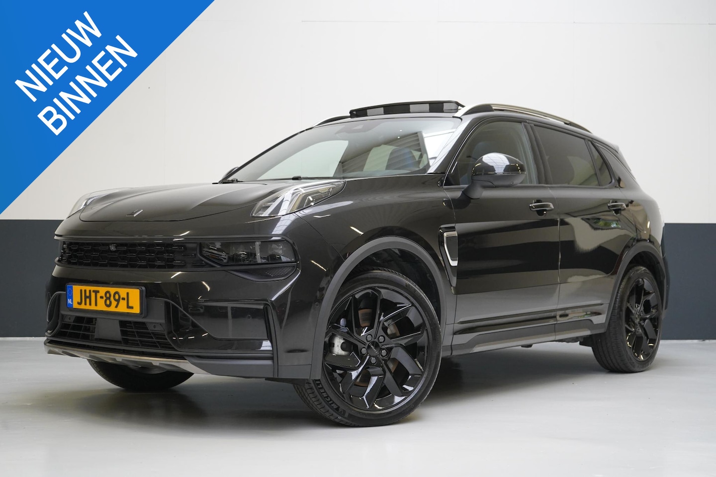 Lynk & Co 01 - 1.5 | Zwart optiek | Panoramadak | Navigatie | Memory | Apple CarPlay - AutoWereld.nl