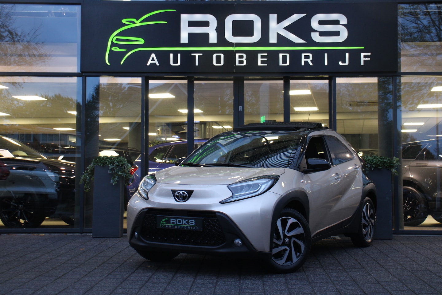 Toyota Aygo X - 1.0 VVT-i S-CVT Envy Two-tone CabrioTop Automaat - AutoWereld.nl