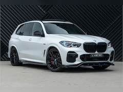 BMW X5 - xDrive45e M-Sport ACC Skylounge Mstoelen Headup Achteras Laser Stoelvent Trekhaak