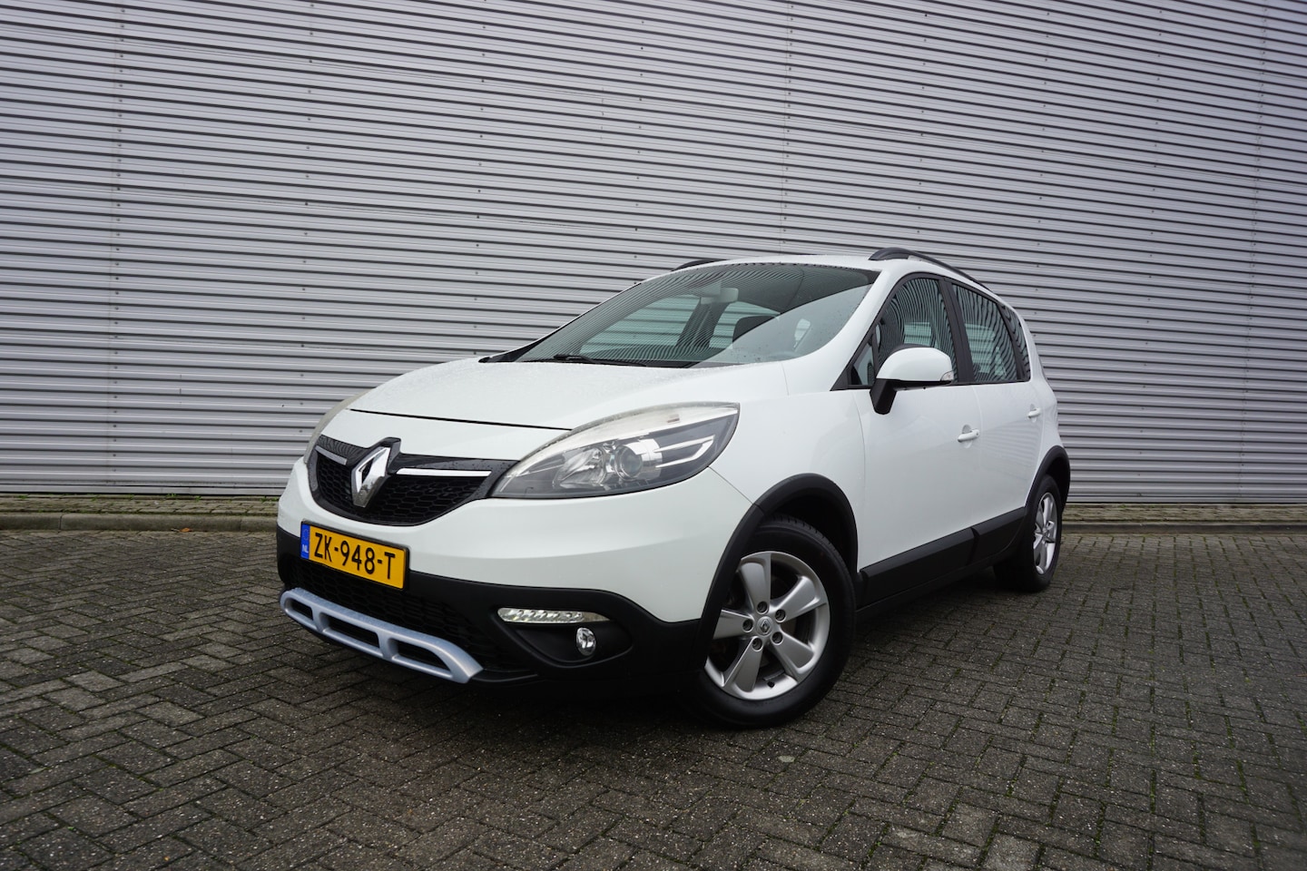 Renault Scénic Xmod - 1.2 TCe Bose Climate / Navi / Cruise / Stoelverw. / Parkeers. / Trekhaak / Lm velgen - AutoWereld.nl