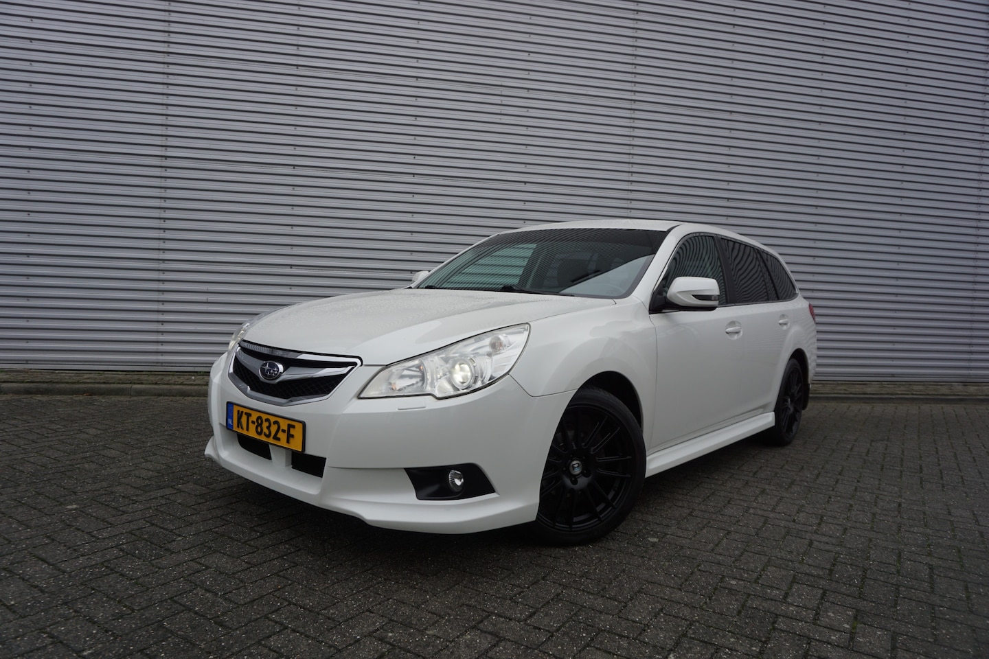 Subaru Legacy Touring Wagon - 2.0i Intro AUTOMAAT - Climate / Navi / Cruise / Stoelverw. / Parkeers. / Trekhaak - AutoWereld.nl