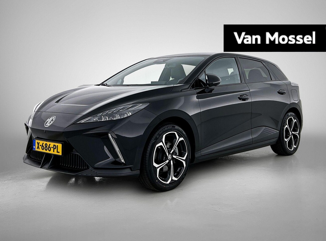 MG 4 - Long Range Luxury 64 kWh | WLTP 435 KM | 18'' X-Power Velgen | Navigatie | 360° Cam | Led - AutoWereld.nl