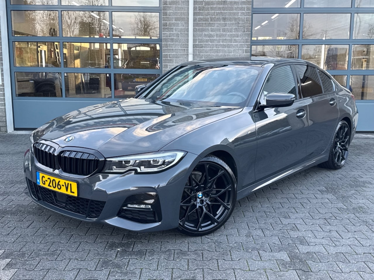 BMW 3-serie - 320i High Executive | M-SPORT | Dravitgrau Metallic | - AutoWereld.nl