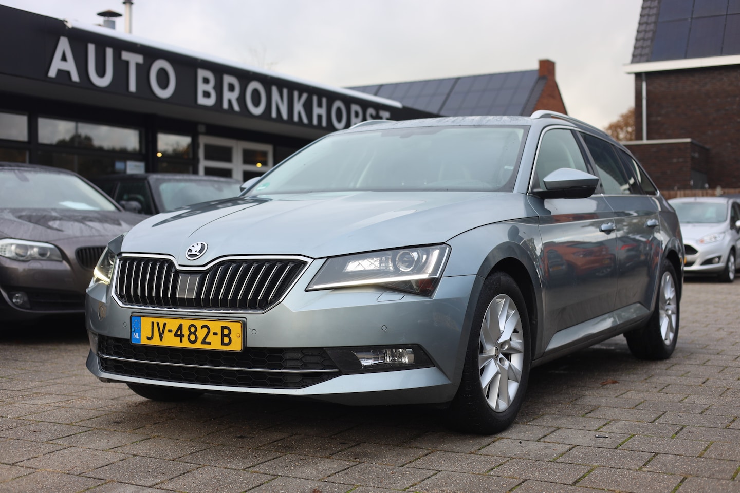 Skoda Superb Combi - 1.4 TSI ACT AUTOMAAT | NAVI | CARPLAY | TREKHAAK - AutoWereld.nl