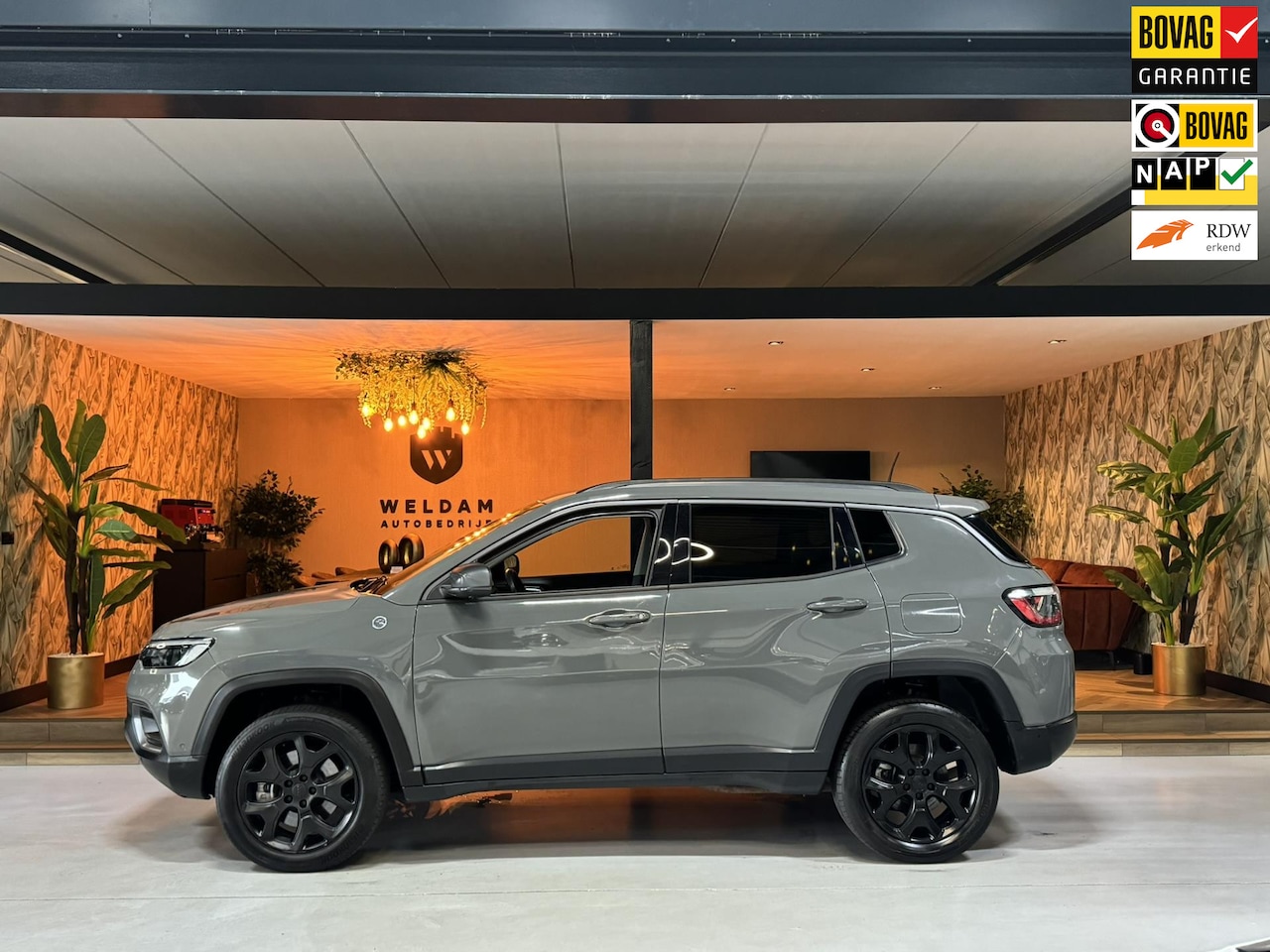 Jeep Compass - 4xe 240 Plug-in Hybrid Trail Rated 4x4 Garantie Memory 360 Stoelventilatie Carplay Blindsp - AutoWereld.nl