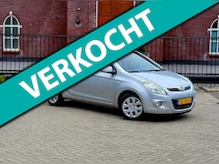 Hyundai i20 - 1.4i DynamicVersion / AUTOMAAT / Airco / 5 deurs /Nieuwe Apk / Nap