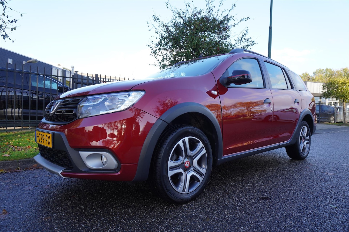 Dacia Logan MCV - 0.9 Tce 90pk STEPWAY Série Limitée Tech Road Trekhaak - AutoWereld.nl
