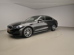 BMW 3-serie - 320i | LED | Leder | HUD | Elektr. zetels | Sportstoelen | Keyles go | DAB | Harman-kardon