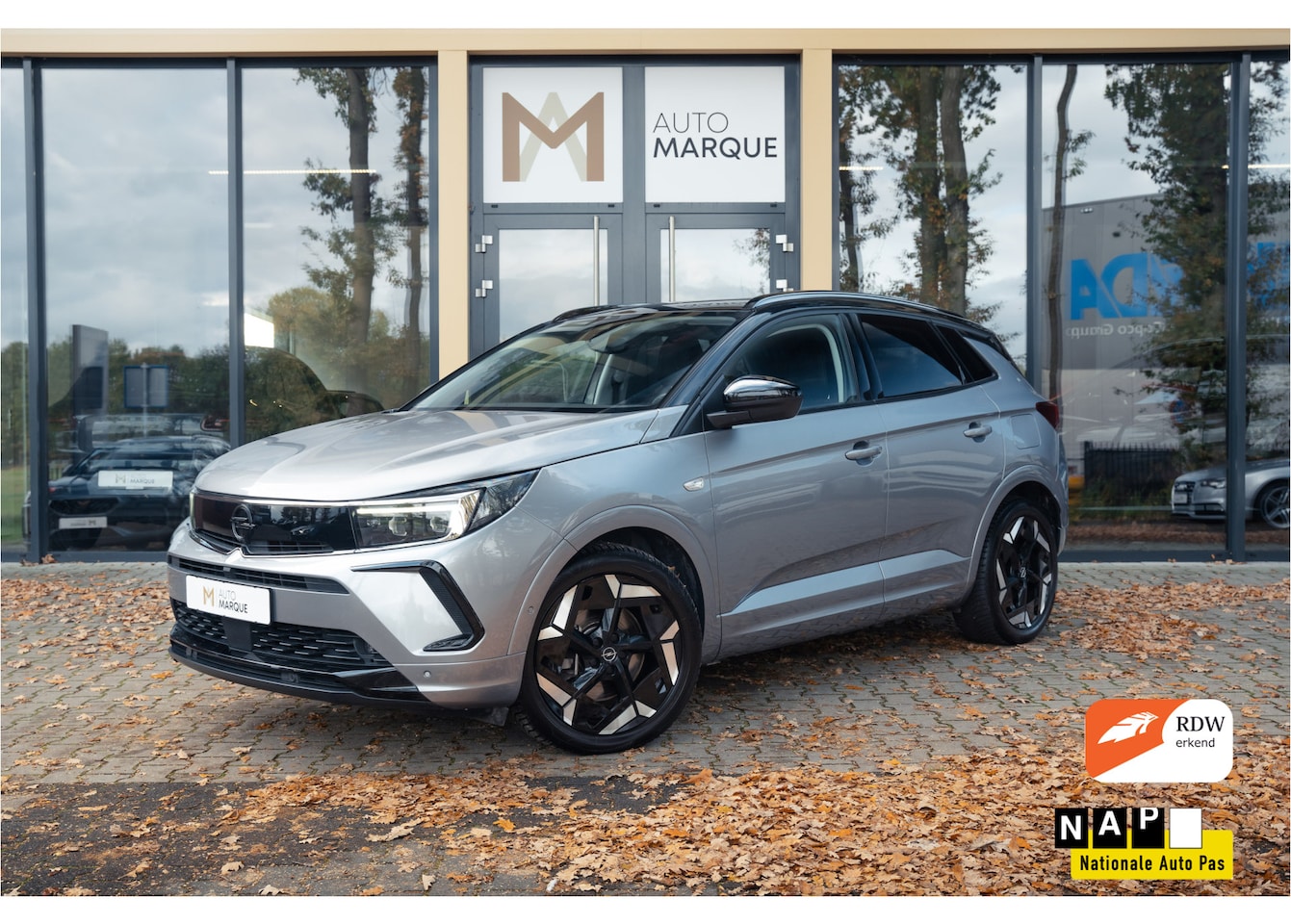 Opel Grandland - 1.6 Turbo Plug-In Hybrid 4x4 GSe 300PK | Navigatie incl. Apple CarPlay | Achteruitrijcamer - AutoWereld.nl