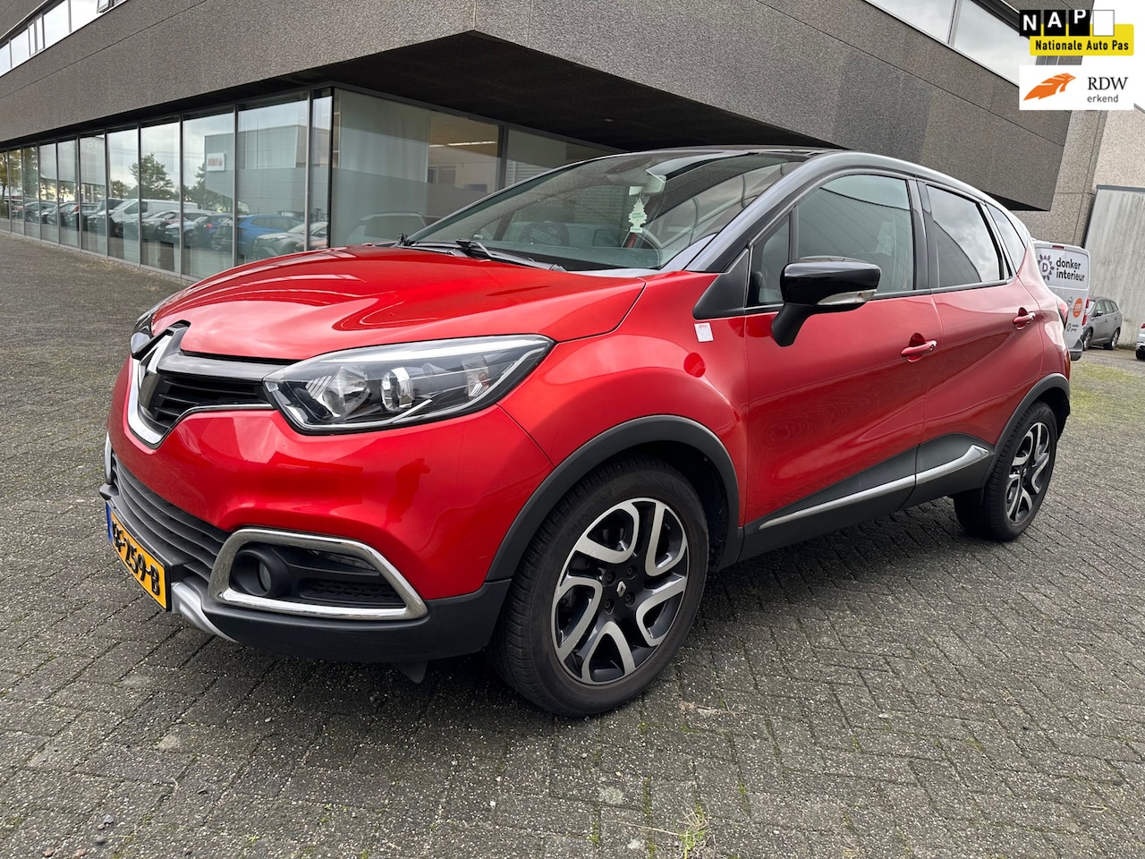 Renault Captur - 1.2 TCe Helly Hansen CLIMAT AUTOMAAT BJ 5-2015 APK 4-2026 - AutoWereld.nl