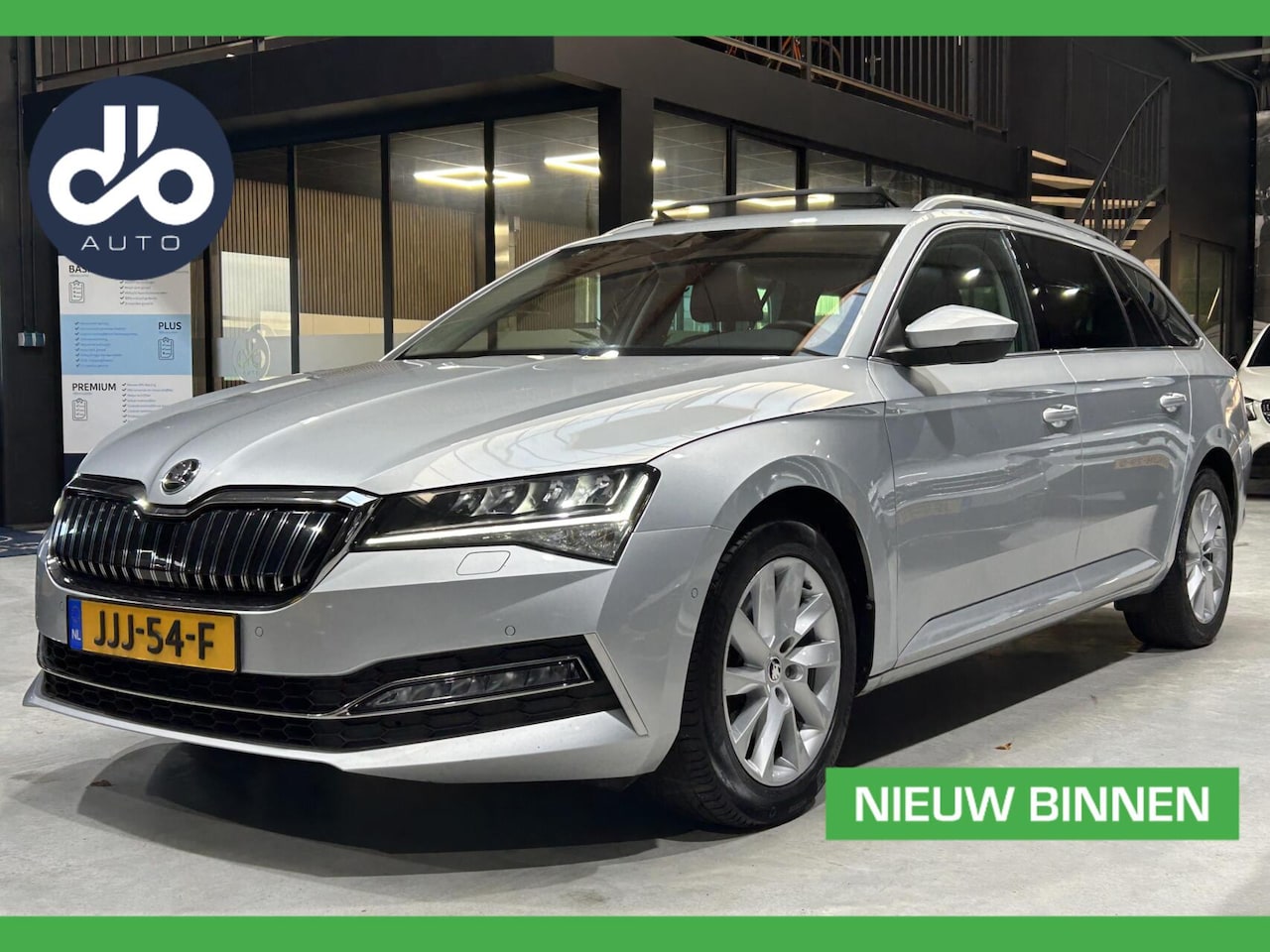 Skoda Superb Combi - 1.4 TSI iV Style PANO I DIGI DASHB. I TREKHAAK I PDC + CAMERA I DEALER O.H. - AutoWereld.nl