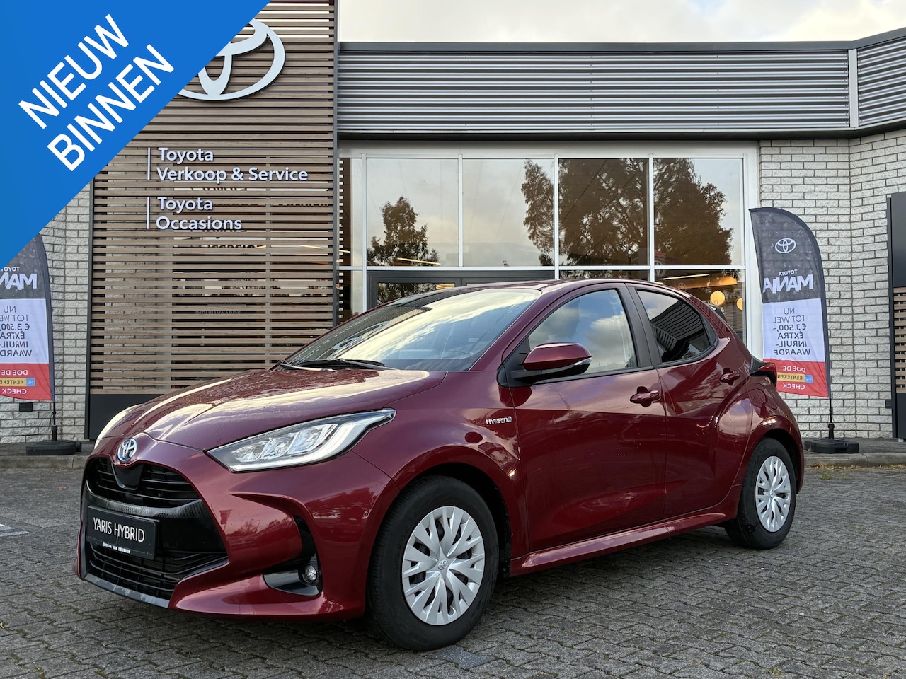 Toyota Yaris - 1.5 HYBRID STOEL/STUURVERW LED APPLE/ANDROID CLIMA AD-CRUISE CAMERA - AutoWereld.nl