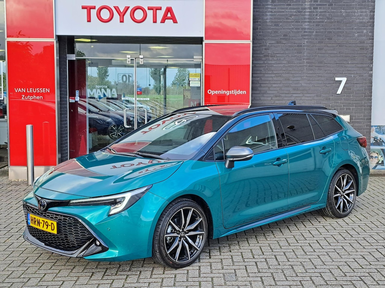 Toyota Corolla Touring Sports - Hybrid 140 GR Sport BLIND SPOT PANO-/SCHUIFKANTELDAK JBL-AUDIO HEAD-UP PARK-SENSOREN ELEK- - AutoWereld.nl