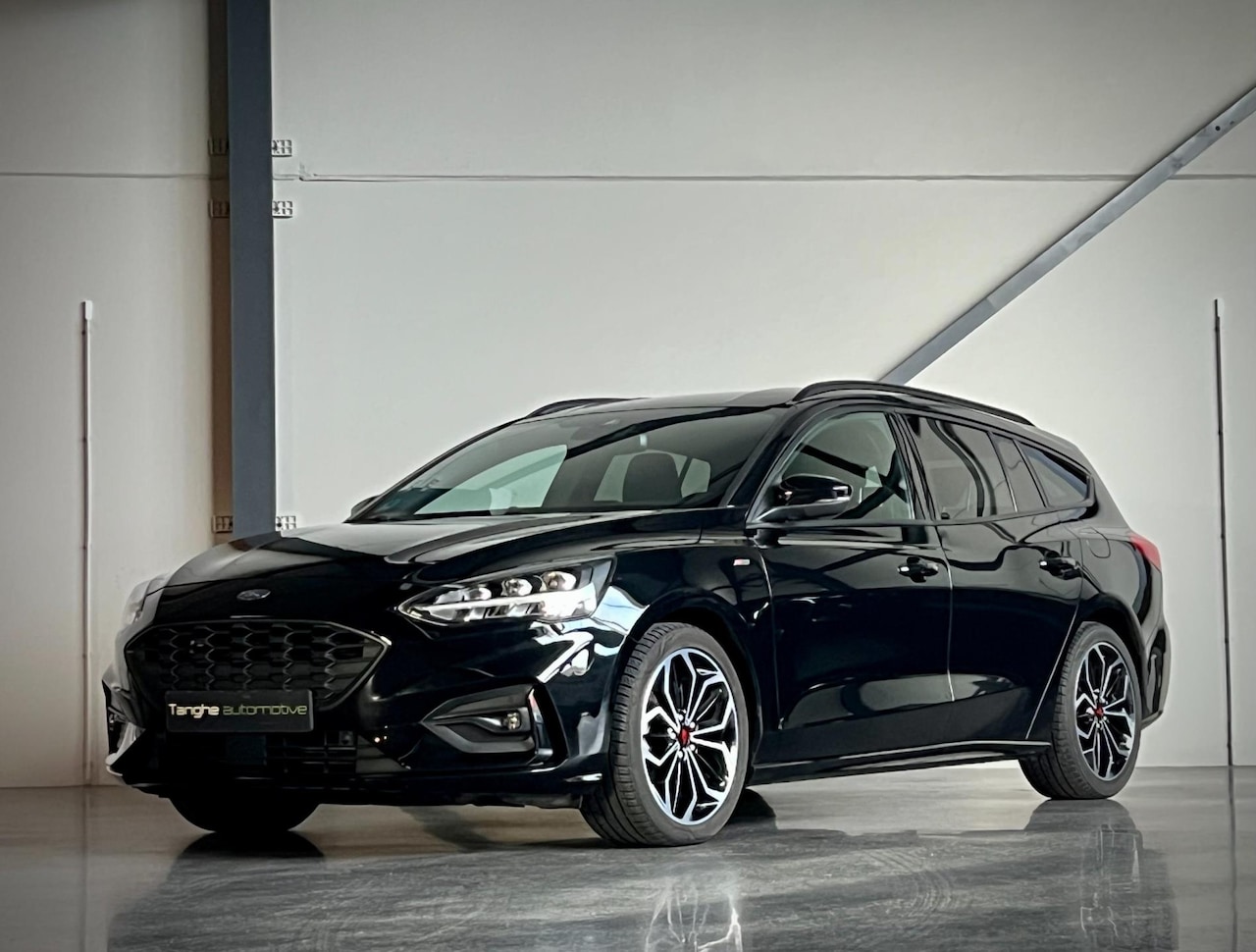 Ford Focus Wagon - 1.5 ST-Line 1.5 ST Line 182PK, Navi, Automaat, Trekhaak, 18", Dealer onderhouden - AutoWereld.nl