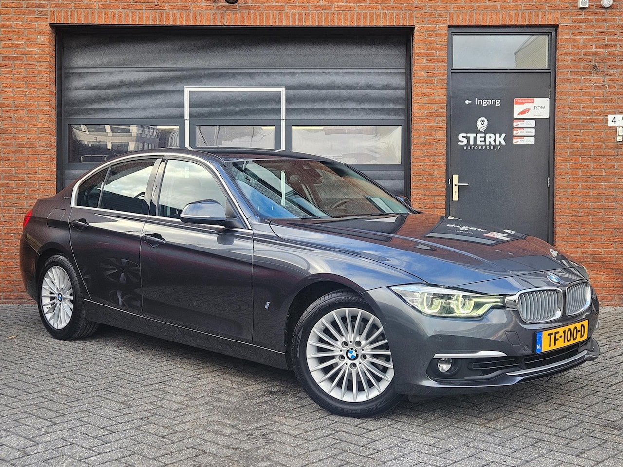 BMW 3-serie - 330e Luxury Edition Leer LED Camera - AutoWereld.nl