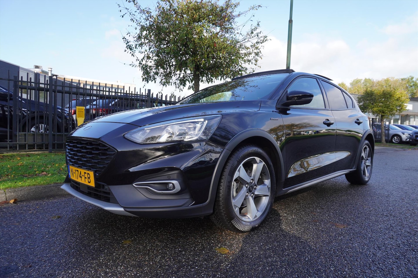 Ford Focus - 1.0 EcoBoost 125pk Active X Business Panoramadak Multi Media - AutoWereld.nl