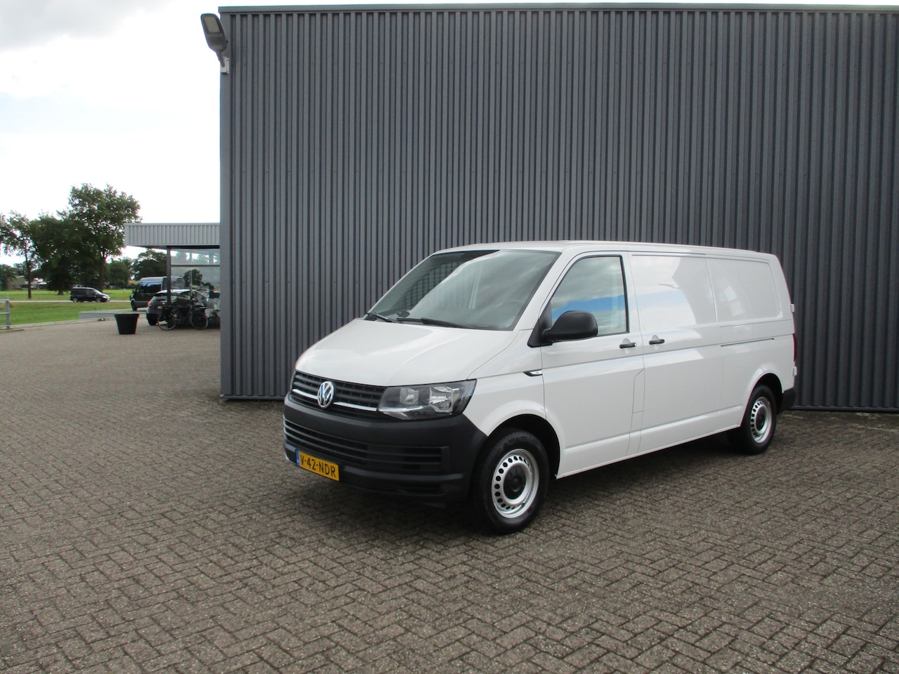 Volkswagen Transporter - 2.0 TDI 102 PK L2 Dubbele Schuifdeur Airco Sortimo - AutoWereld.nl
