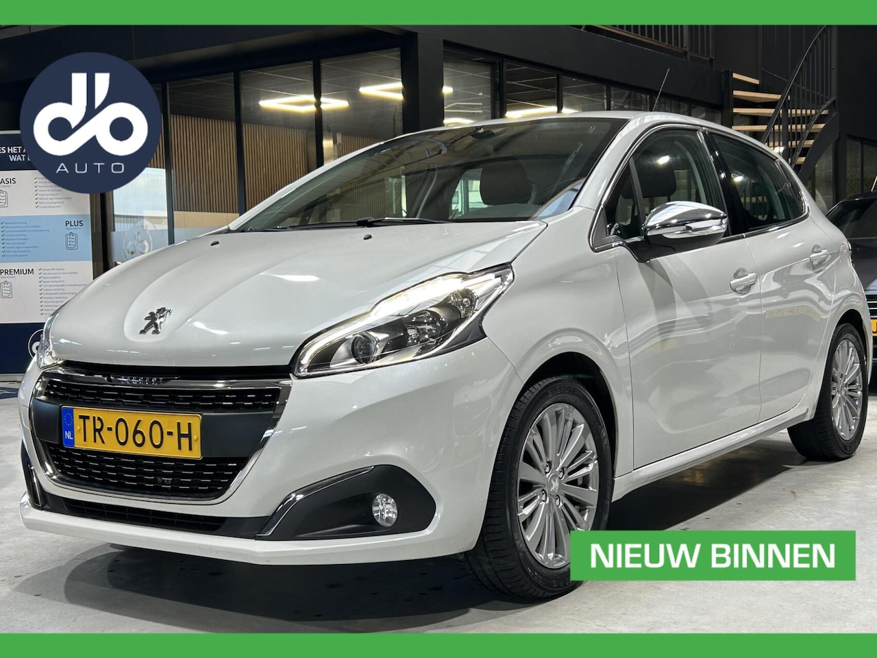 Peugeot 208 - 1.2 82pk 5-DRS PureTech Allure SET WINTERBANDEN GRATIS I NAVI I PDC I TREKHAAK I ORG.NL + - AutoWereld.nl