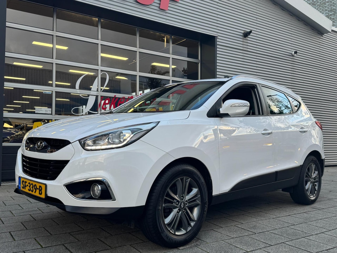 Hyundai ix35 - 1.6i GDI FIFA World Cup Edition - Navigatie I Airco I 1/2 Leer I Sport velgen I PDC I Trek - AutoWereld.nl