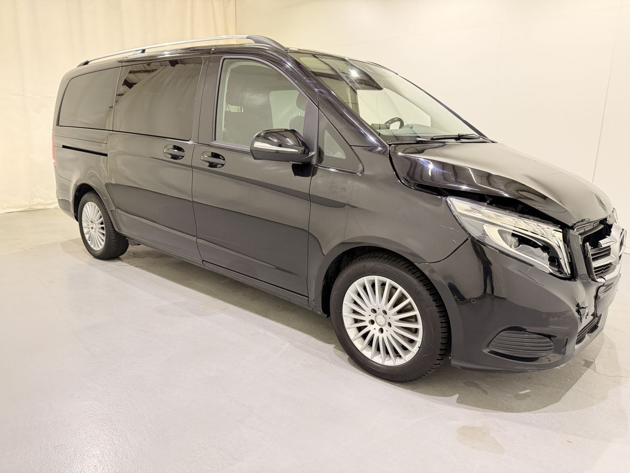 Mercedes-Benz V-klasse - V 220d Dub.cab. Edition Long Aut7 - AutoWereld.nl