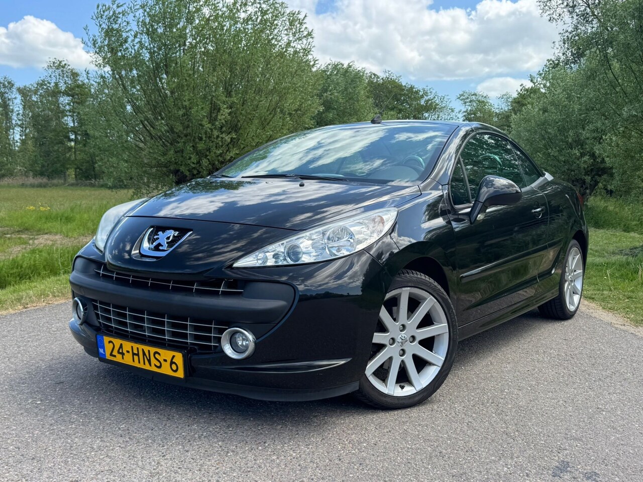 Peugeot 207 CC - 1.6-16V T Roland Garros / Cabriolet / Airco / Cruise Control / Leder / JBL Speakers / Trek - AutoWereld.nl