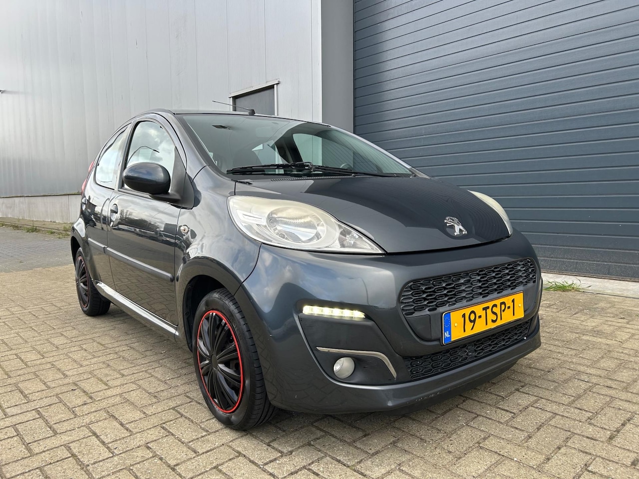 Peugeot 107 - 1.0i Active AIRCO NAP LED 5DRS 2012 - AutoWereld.nl