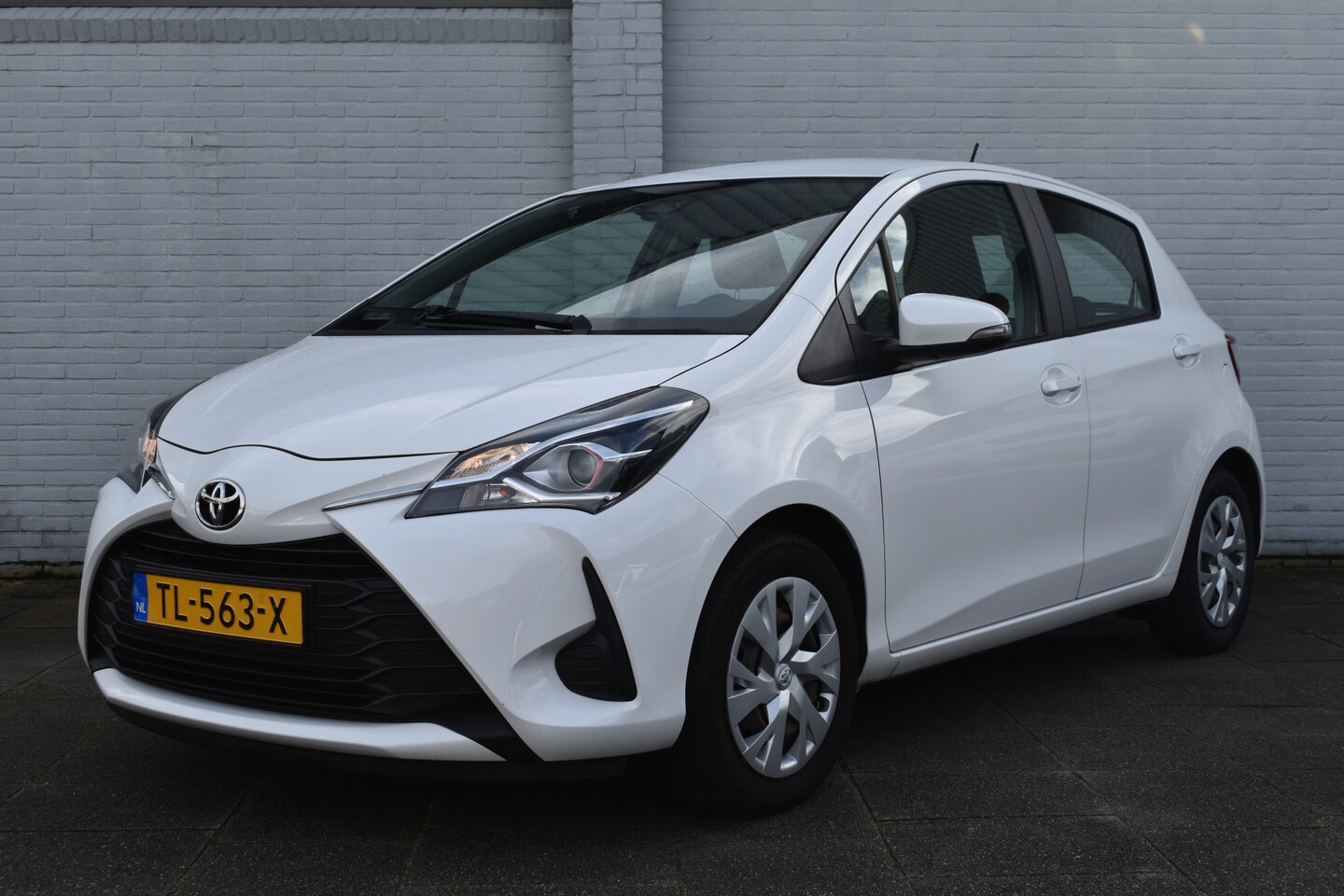 Toyota Yaris - 1.0 VVT-i Energy Handgeschakeld 70pk | Dealer onderhouden | Achteruitrijcamera | Cruise co - AutoWereld.nl