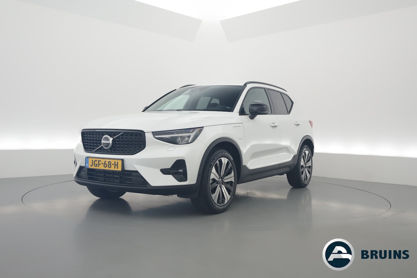 Volvo XC40 - 1.5 T4 Plug-in hybrid Plus Dark | 360 camera | elek. stoelen + verwarmd | H&K Audio | - AutoWereld.nl
